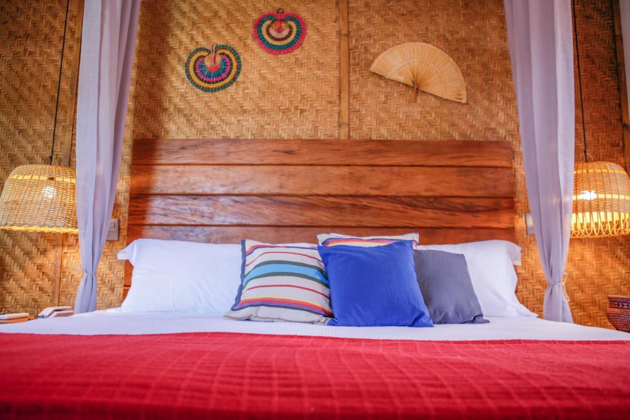 Quarto com Cama King-size e Vista do Mar